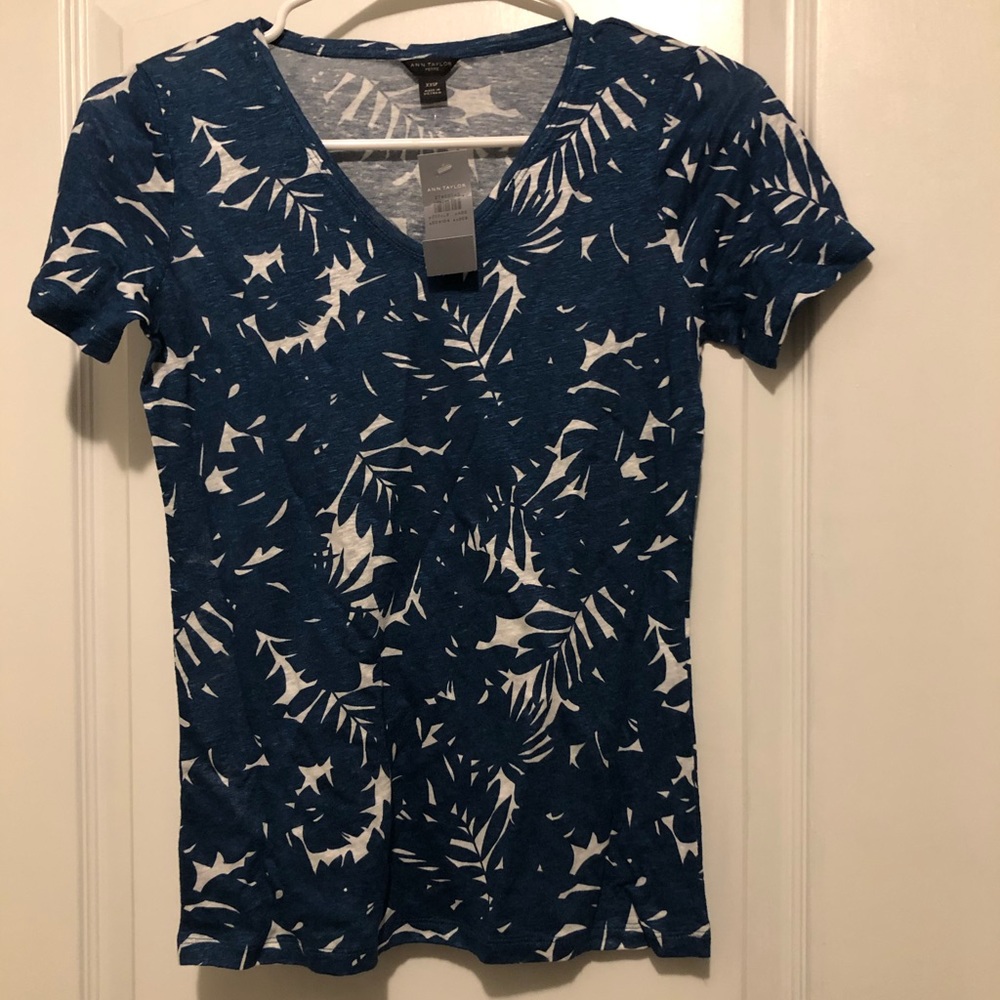 Ann Taylor T-Shirt
